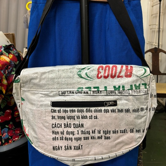 ANGKOR RECYCLED Fish Crossbody unused bag from Cambodia. - Picture 2 of 7